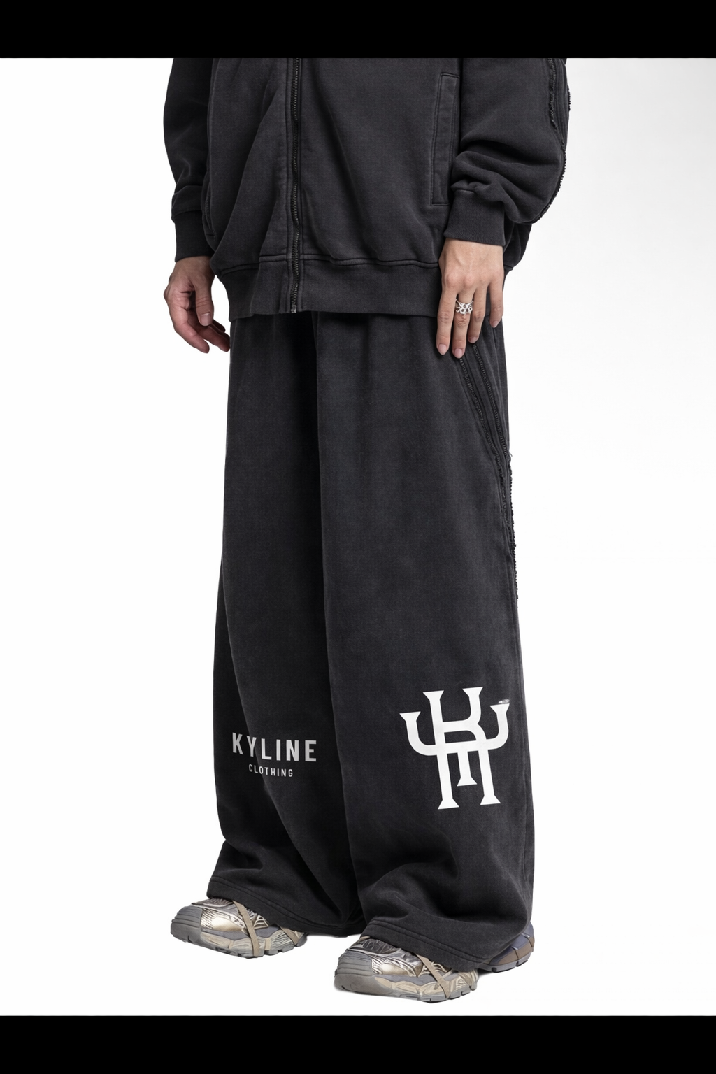 KYLINE Snow Washed Raw Edge Sweatpants – Black